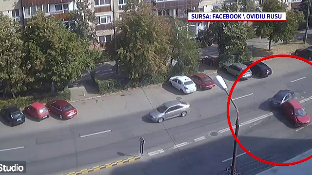 Un impact violent între două mașini, surprins de camerele de supraveghere în Oradea