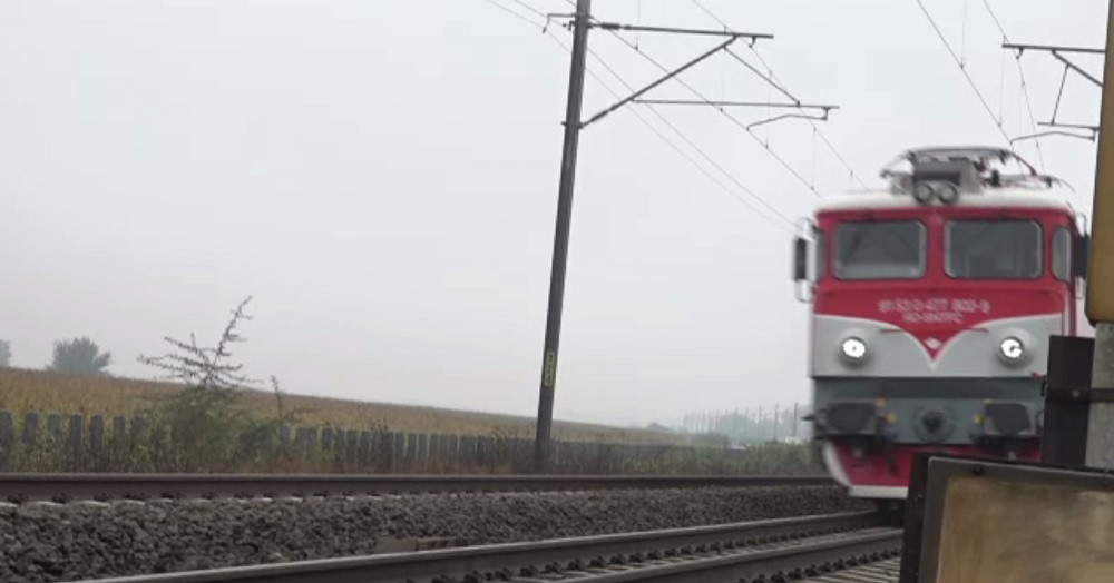 Un copil de 14 ani din Harghita s-a sinucis punându-se în calea unui tren