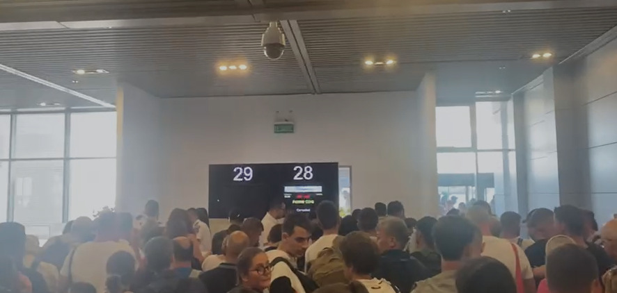 Blue Air suspends all flights from Romania.  Images of chaos in airports |  PHOTO GALLERY - Image 6