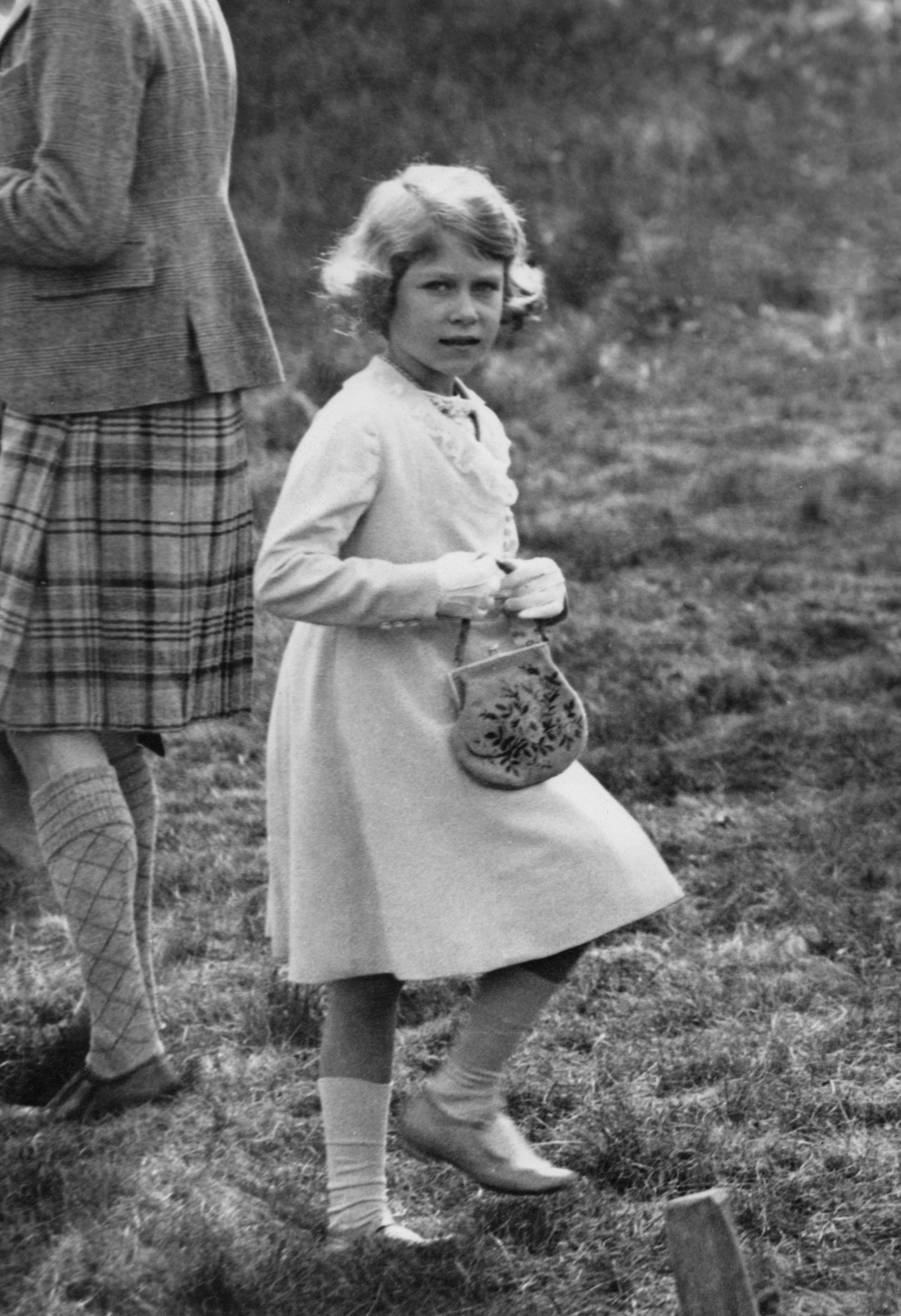 Ιστορικές εικόνες της βασίλισσας Ελισάβετ Β'.  Σε ηλικία 10 ετών έγινε διάδοχος του βρετανικού θρόνου - Εικόνα 7