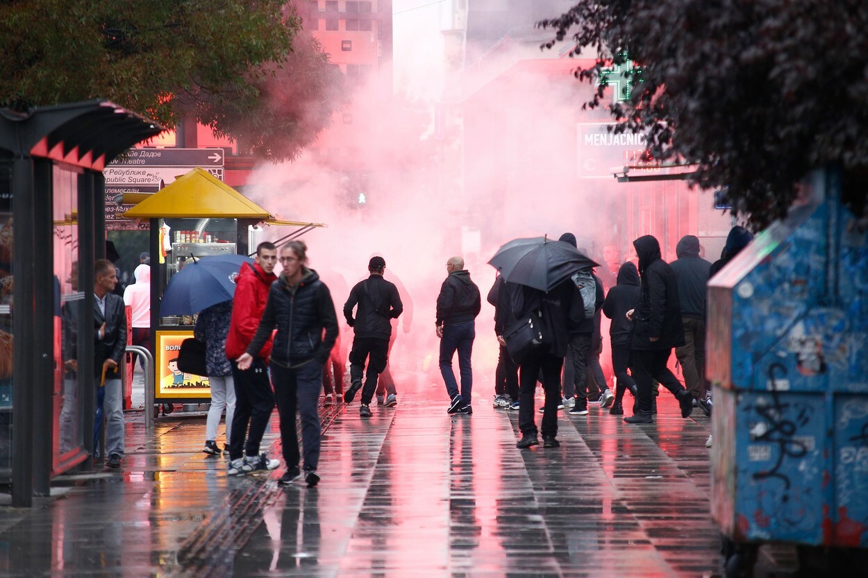 Serious incidents in Belgrade at the LGBTQ march, organized despite the authorities' ban.  PHOTO and VIDEO GALLERY - Image 2