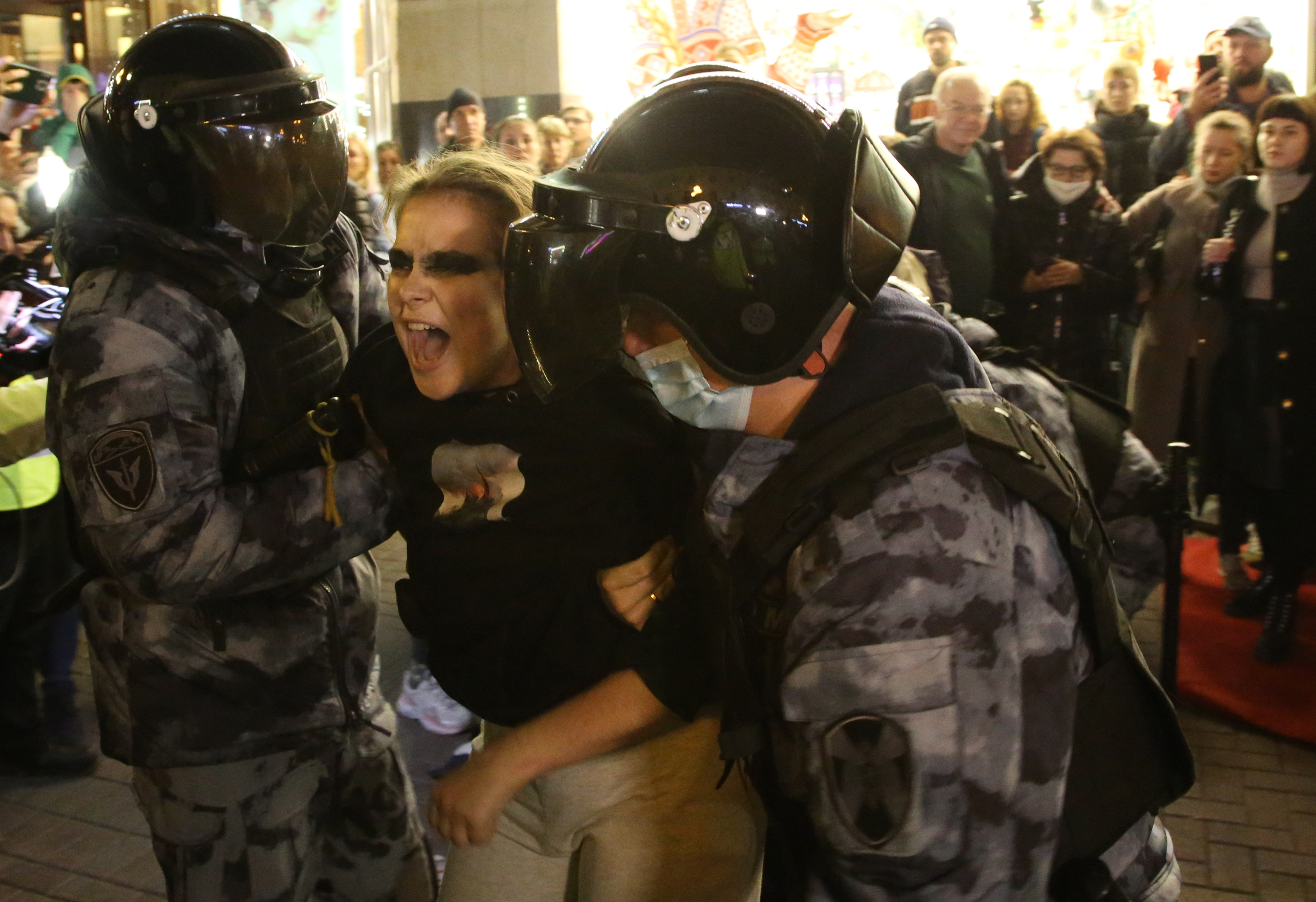 Proteste în Rusia după mobilizarea parțială. Ce riscă persoanele care participă la mitingurile „ilegale” | GALERIE FOTO - Imaginea 20