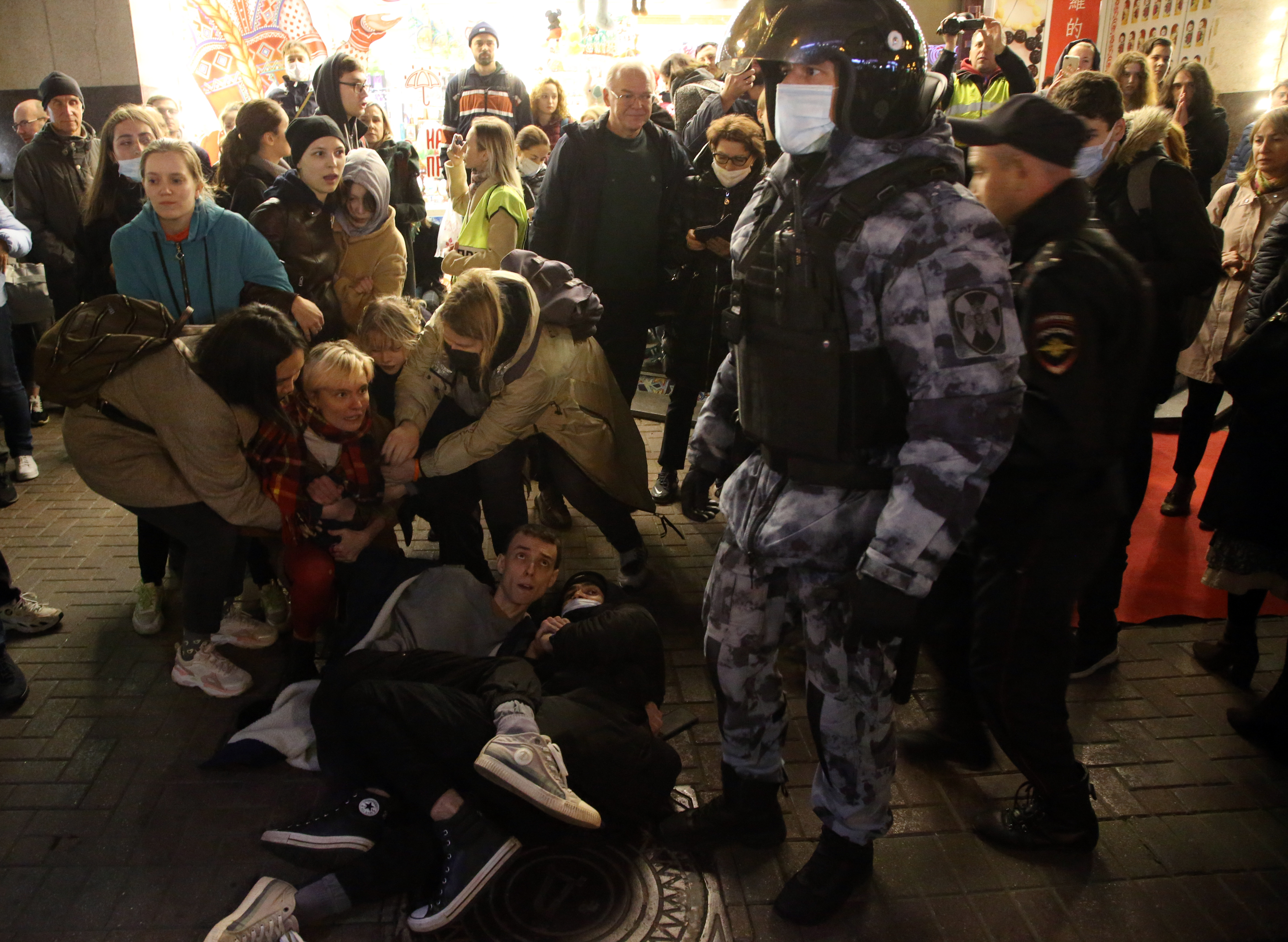 Proteste în Rusia după mobilizarea parțială. Ce riscă persoanele care participă la mitingurile „ilegale” | GALERIE FOTO - Imaginea 17