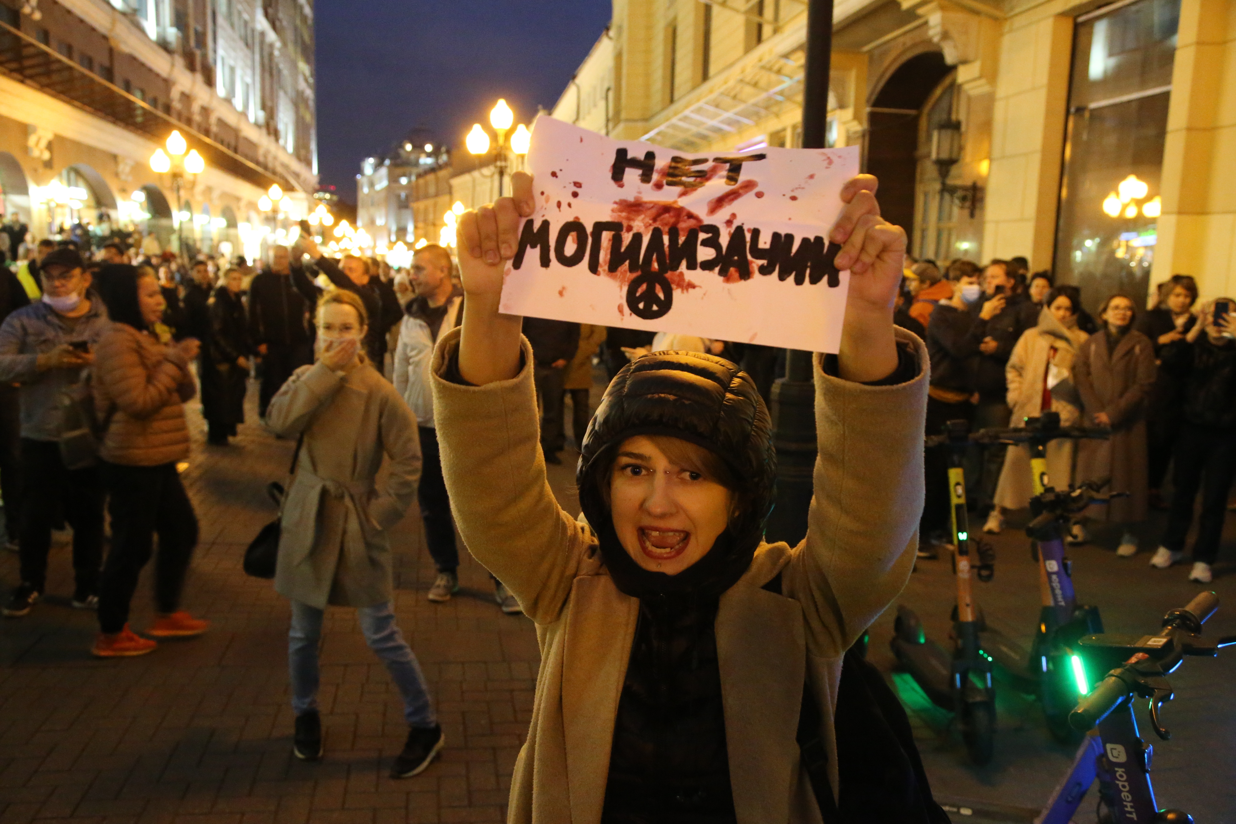 GALERIE FOTO. Rușii nu vor războiul lui Putin. Proteste în peste 30 de orașe din Rusia, după anunțul de mobilizare - Imaginea 16
