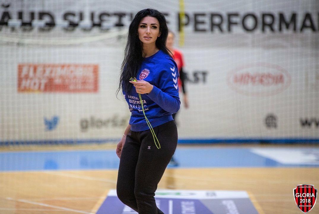 Cea mai sexy antrenoare de handbal din România se retrage: Mi-e scârbă și îmi ajunge! | GALERIE FOTO - Imaginea 11